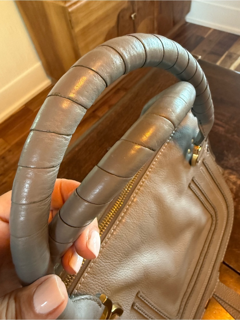 Chloe Gray Leather Shoulder Bag with Gold Hardware - Picture 5 of 13